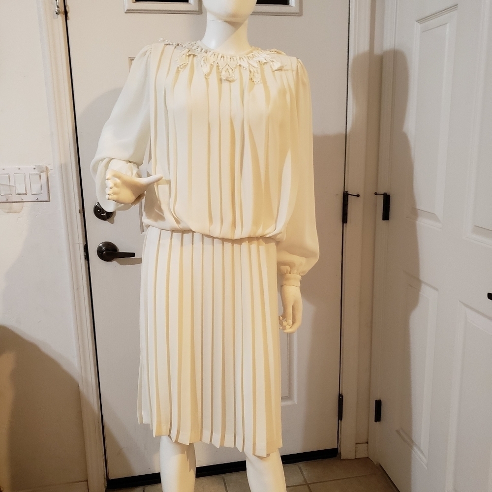 Vintage In The Mood Long Sleeve Pleated Dress size 6